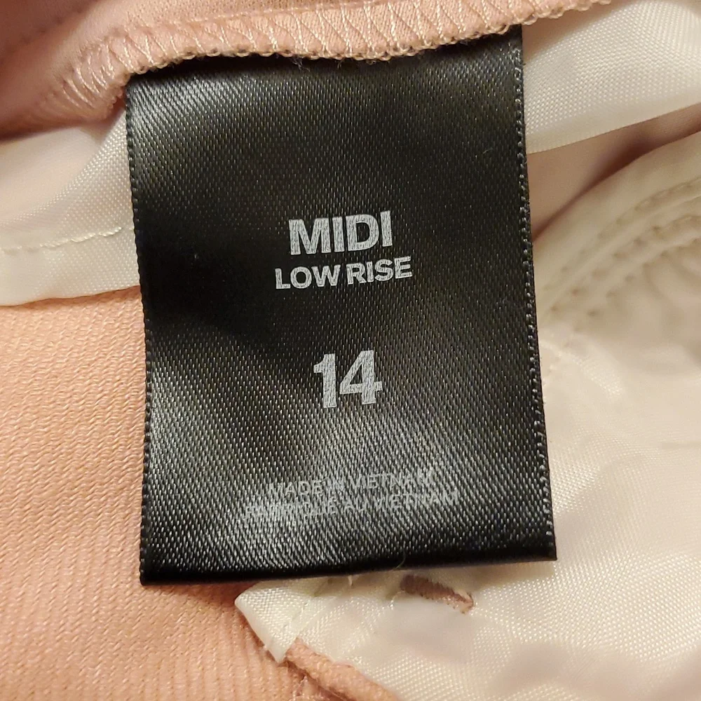 Exprwss Women's Pink Linen Blend Shorts